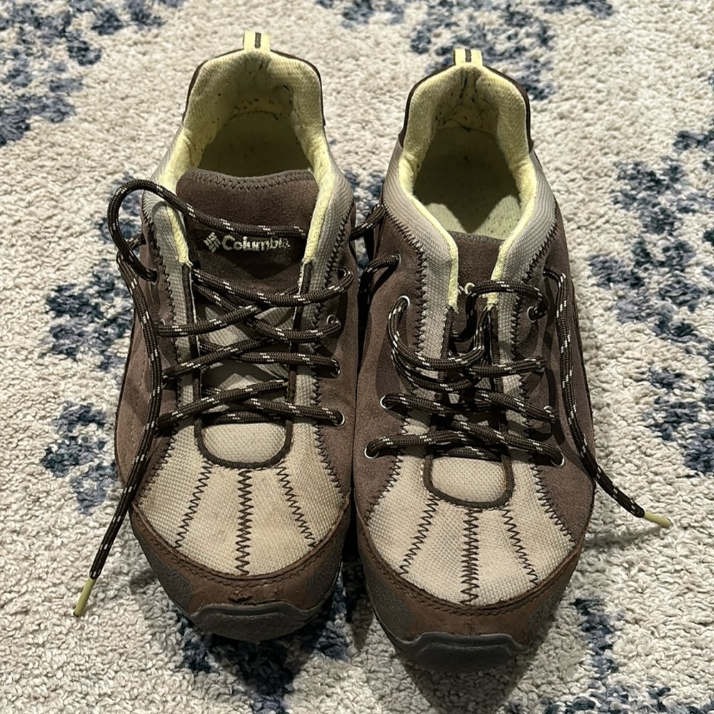 Columbia Dragonfly Lea Hiking Shoes. Size 8